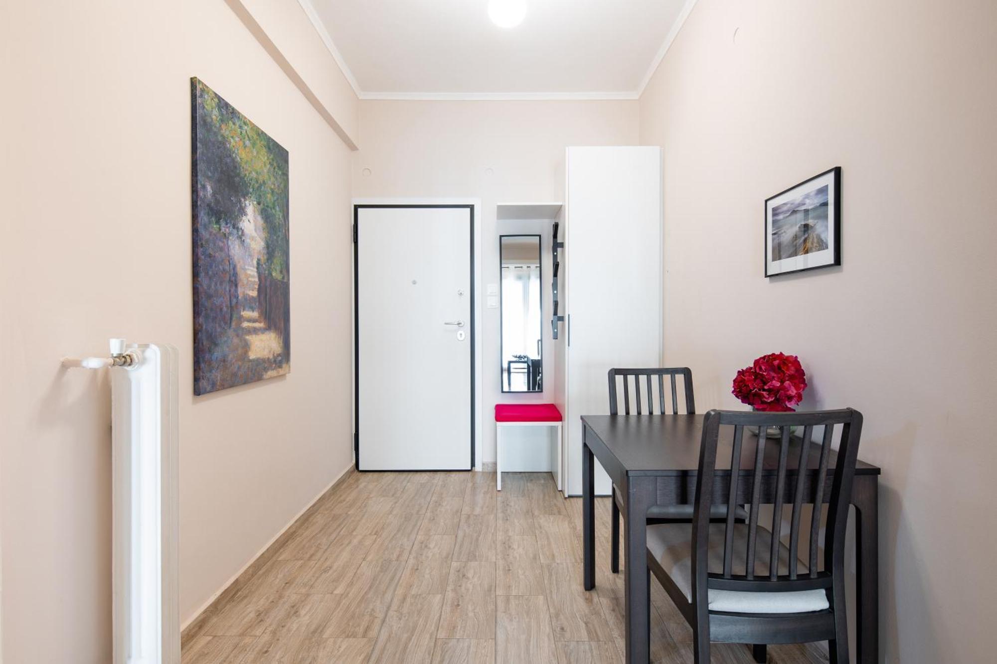 Selany's Chic In The Heart Of Athens