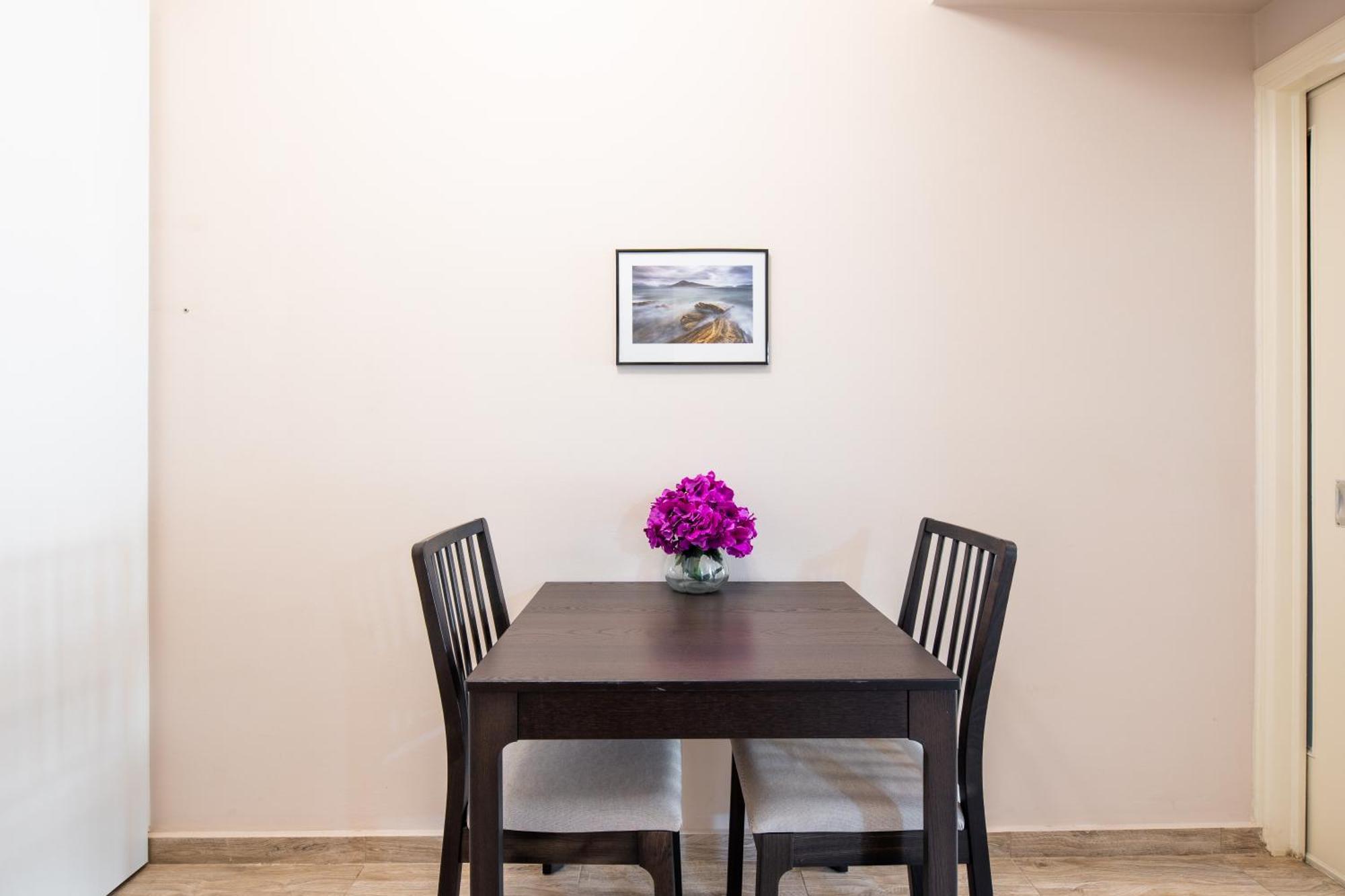 Selany's Chic In The Heart Of Apartment *
