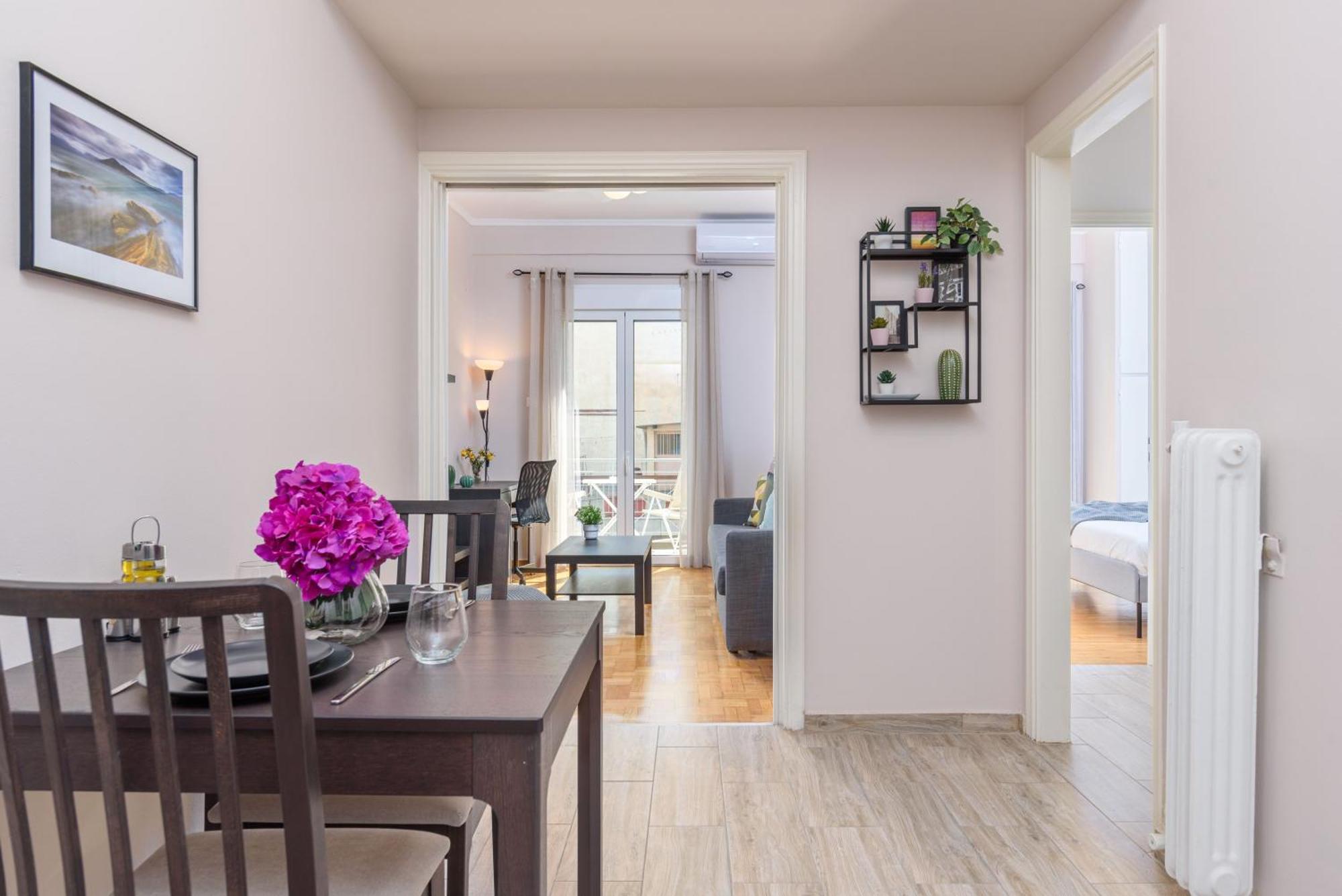 Selany's Chic In The Heart Of Athens